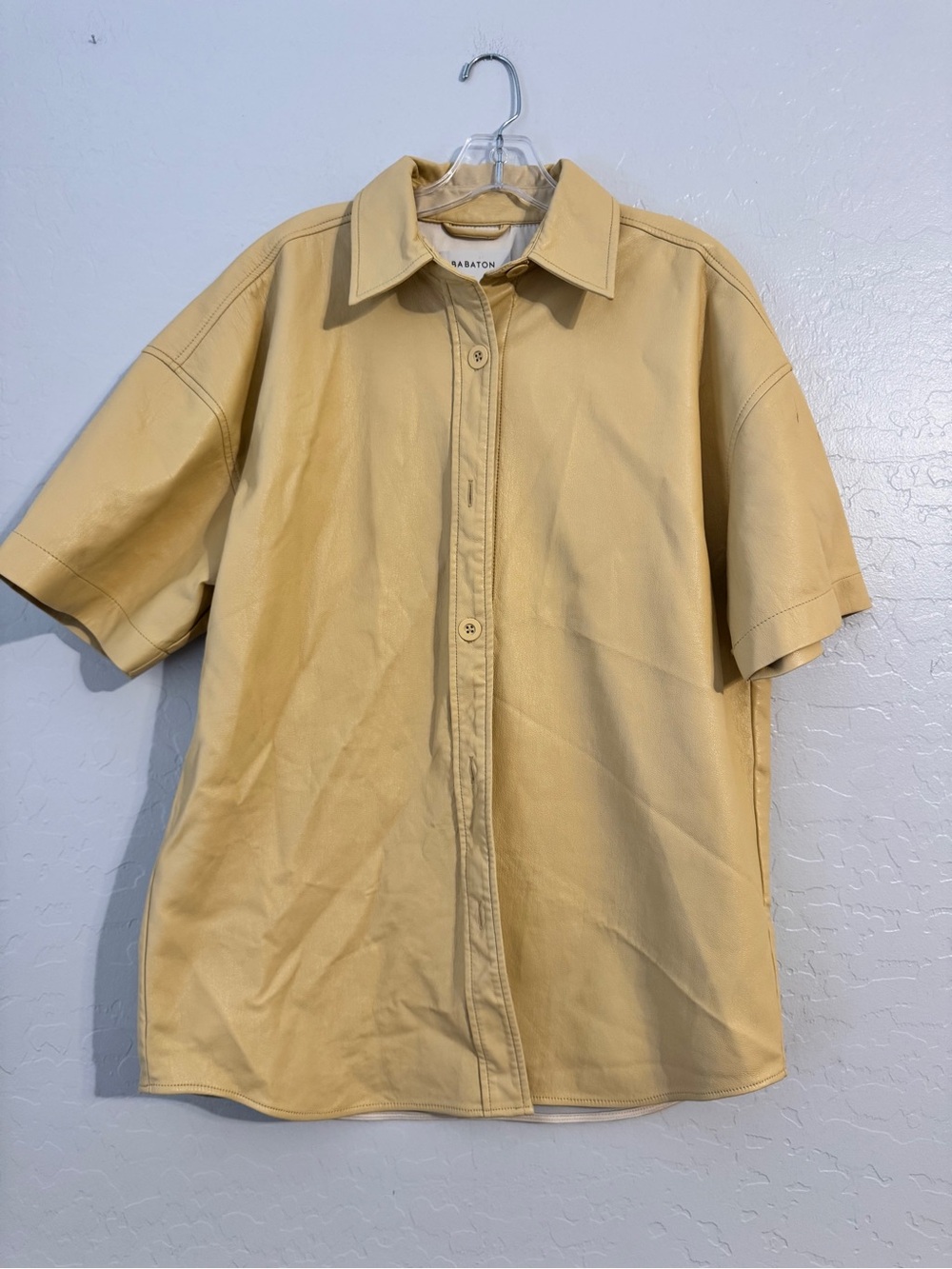 👕Babaton Beige Leather Woven Button-Up Collared Short Sleeve Blouse men's M